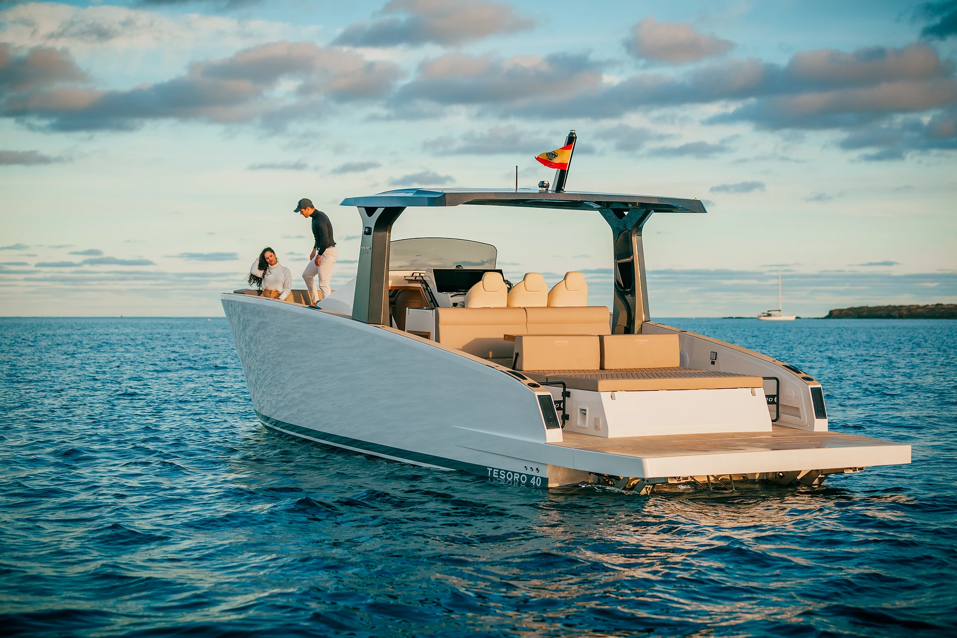 Tesoro 42 at sunset